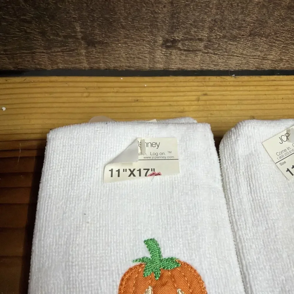 Set Of 4 White Halloween Towels Pumpkin JCPenney 11x17 New
